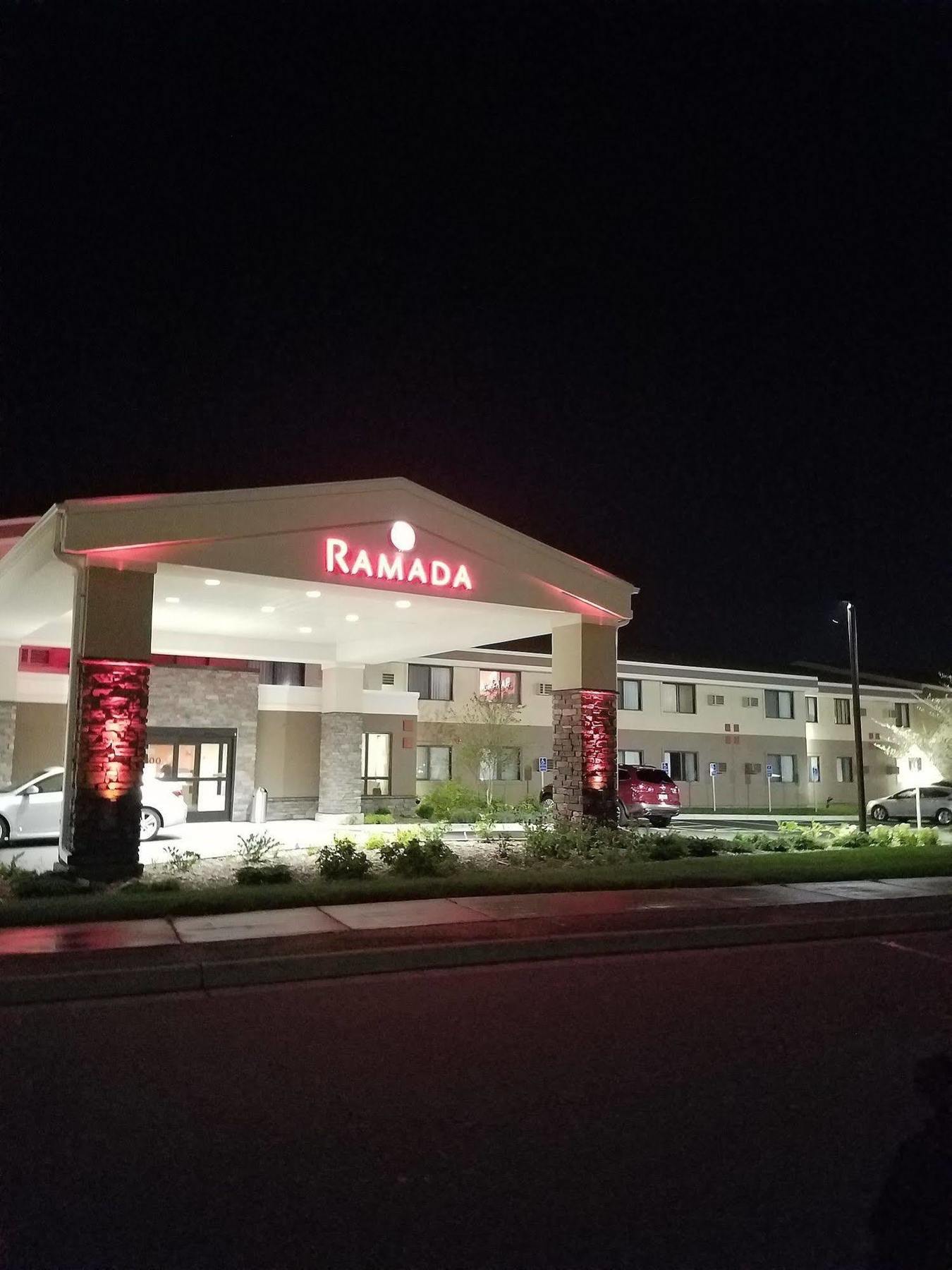 Ramada By Wyndham Minneapolis Golden Valley Экстерьер фото